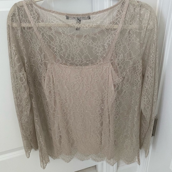 Brand new beautiful top. - Picture 3 of 4